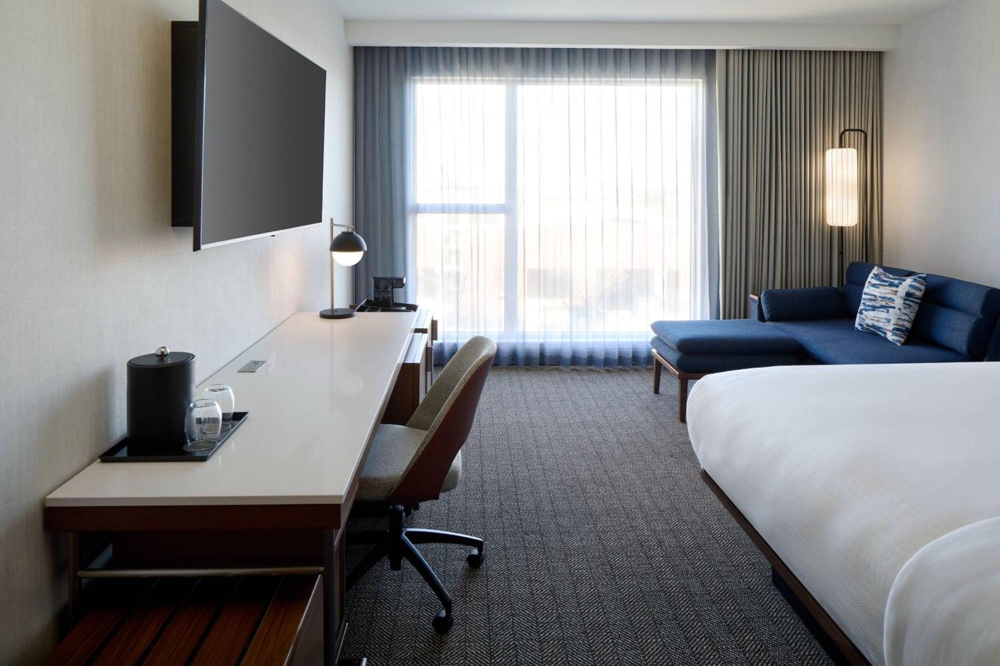Courtyard By Marriott Montreal Laval Hotell Eksteriør bilde