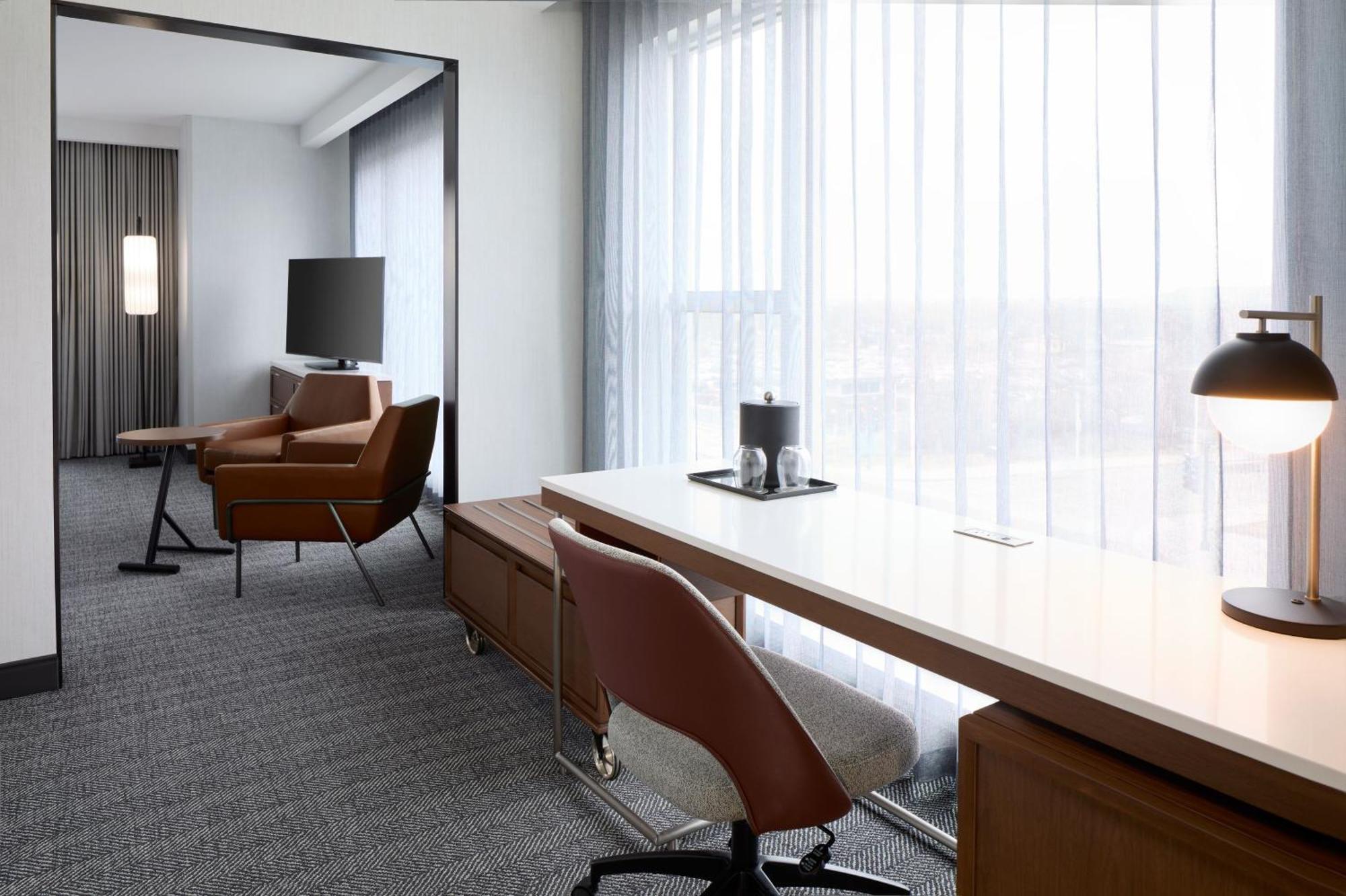Courtyard By Marriott Montreal Laval Hotell Eksteriør bilde