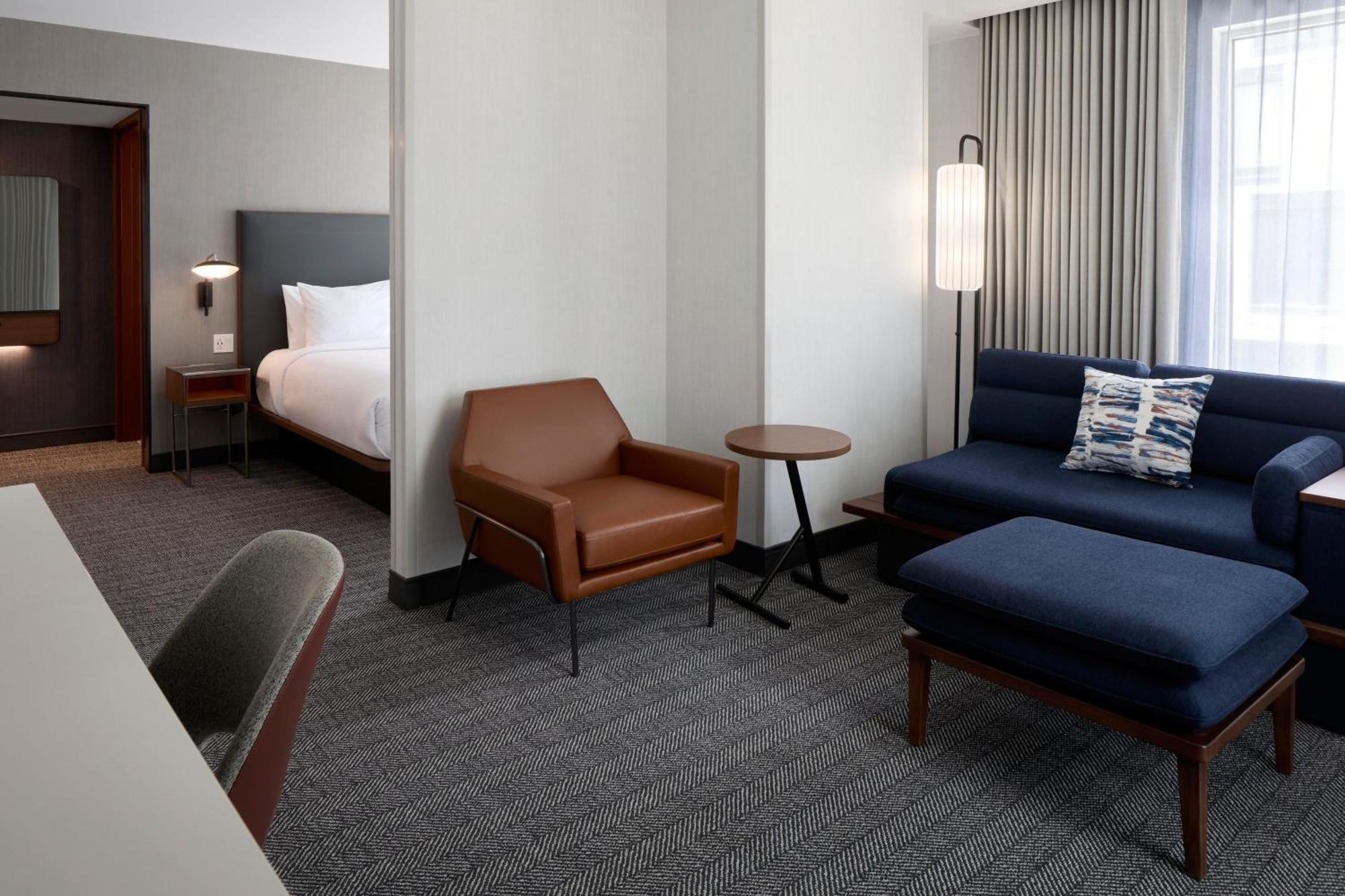 Courtyard By Marriott Montreal Laval Hotell Eksteriør bilde