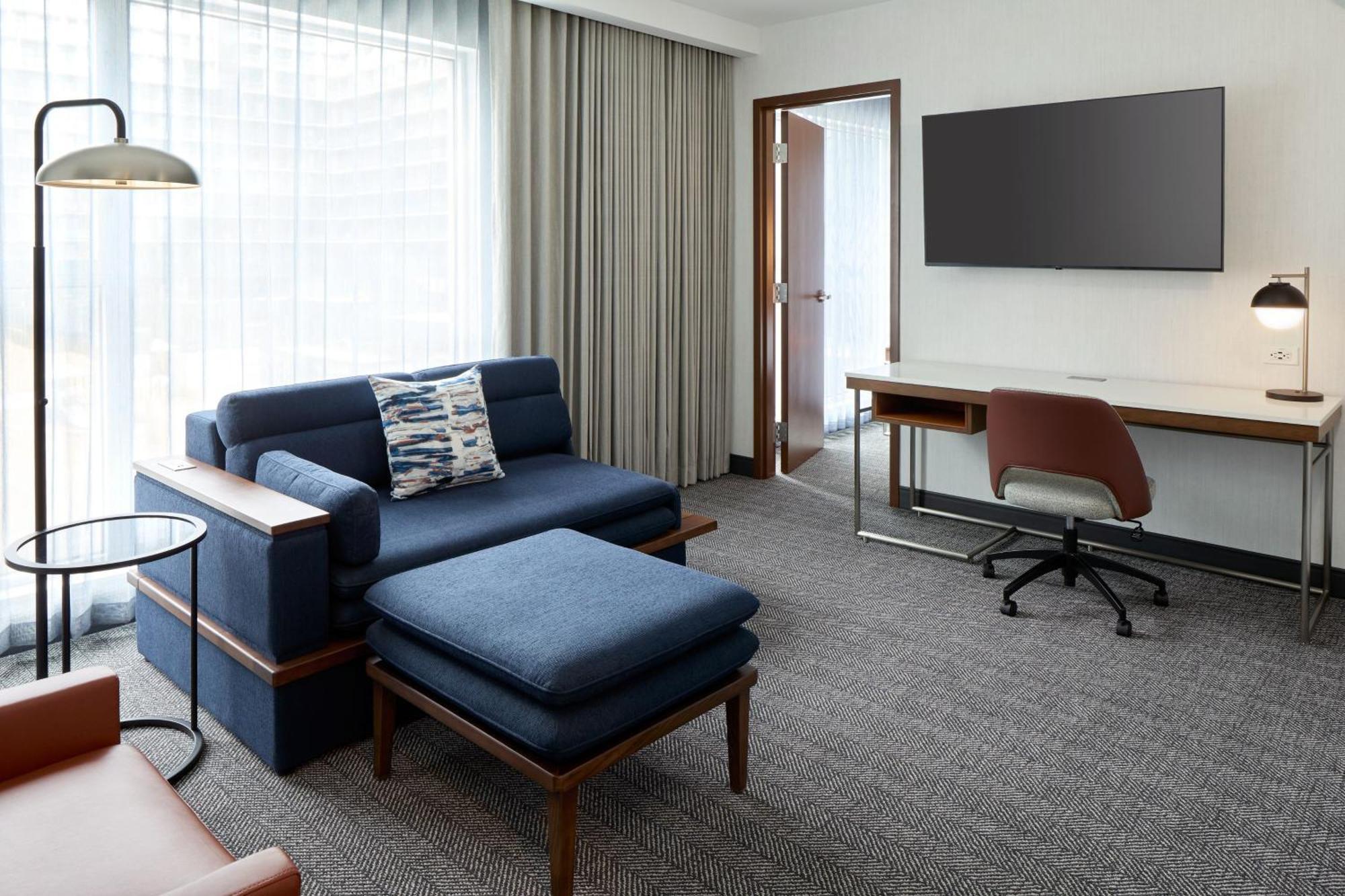 Courtyard By Marriott Montreal Laval Hotell Eksteriør bilde