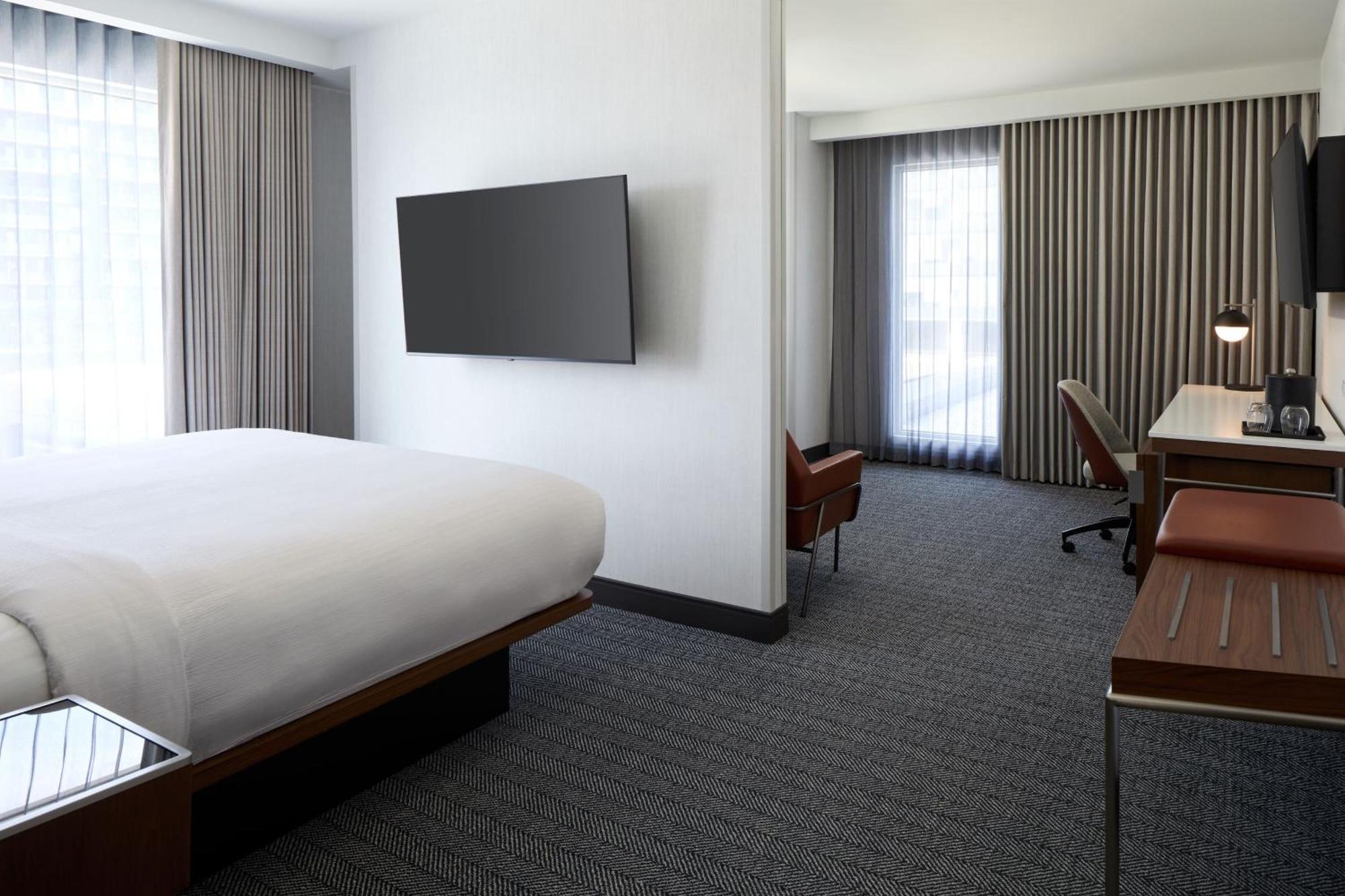 Courtyard By Marriott Montreal Laval Hotell Eksteriør bilde