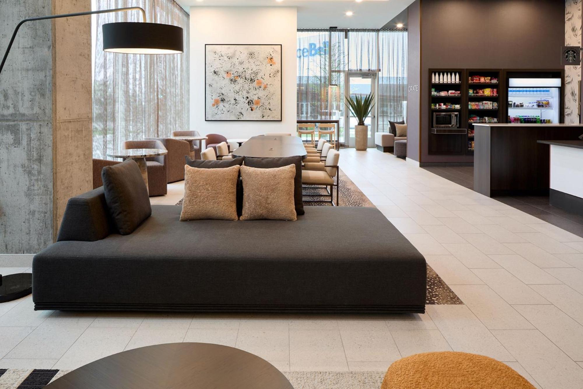 Courtyard By Marriott Montreal Laval Hotell Eksteriør bilde