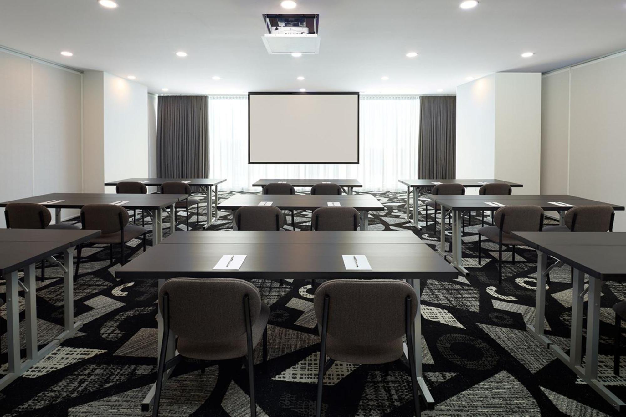Courtyard By Marriott Montreal Laval Hotell Eksteriør bilde