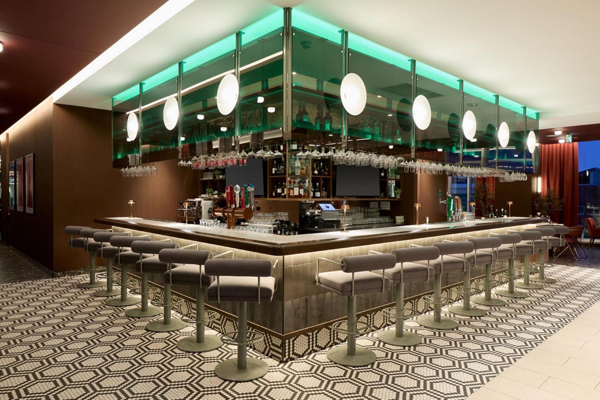Courtyard By Marriott Montreal Laval Hotell Eksteriør bilde