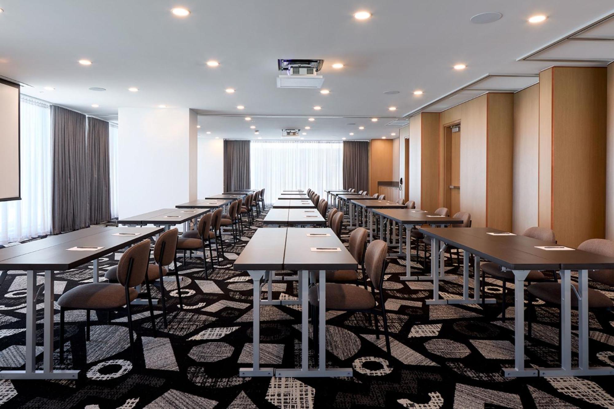 Courtyard By Marriott Montreal Laval Hotell Eksteriør bilde