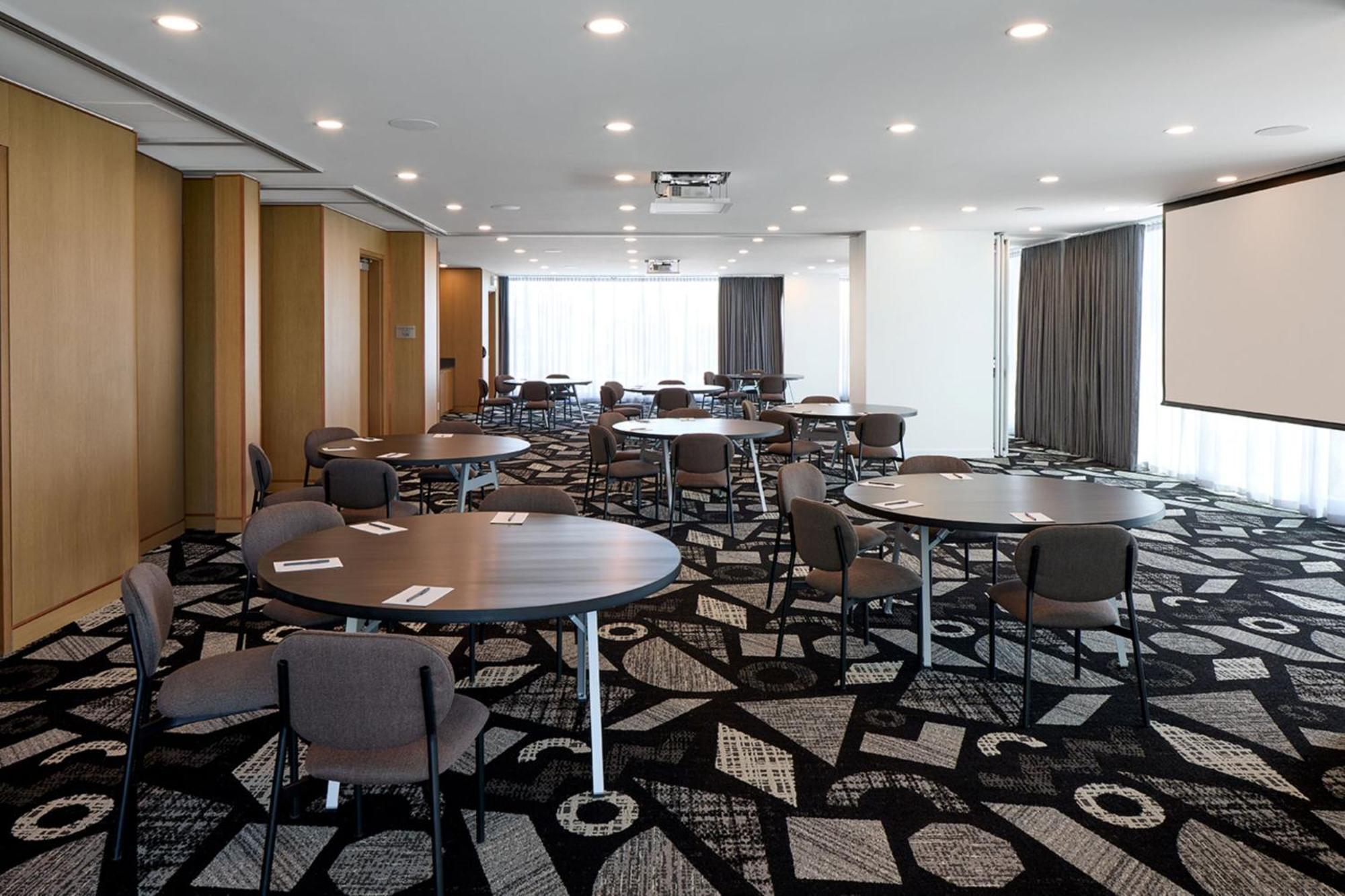 Courtyard By Marriott Montreal Laval Hotell Eksteriør bilde