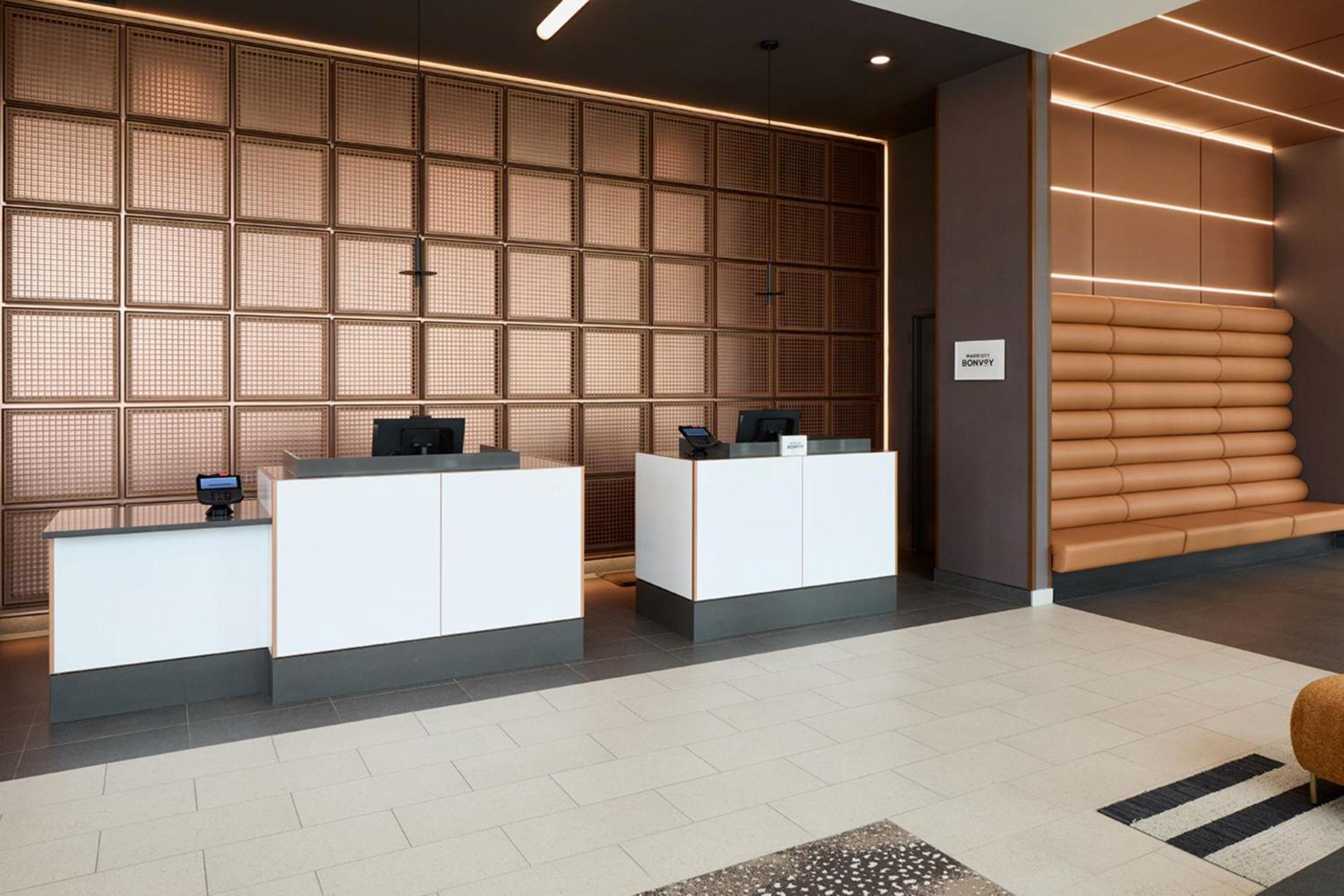 Courtyard By Marriott Montreal Laval Hotell Eksteriør bilde
